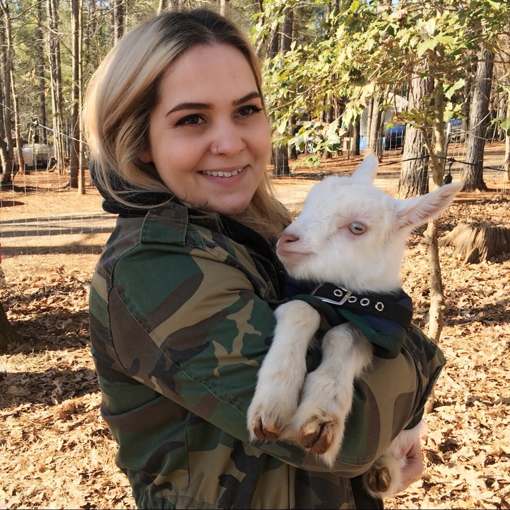 Meet your Posher, Alexis